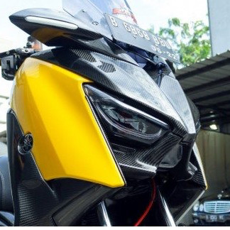 Second image of Kabon Bawah Lampu Depan w/ Part Original Carbon - Yamaha Xmax 250 2017-2022