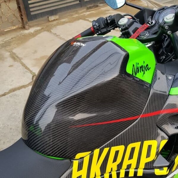 Second image of Kabon Half Tankpad Carbon - Kawasaki Ninja 250 | 400 2018-2024