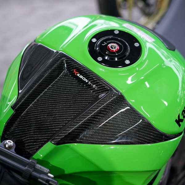 Second image of Kabon Upper Tank Cover Carbon - Kawasaki ZX10R 2011-2024