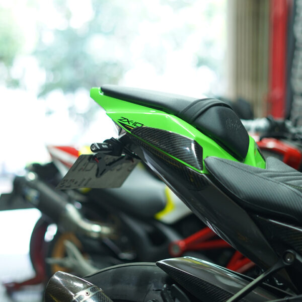 Second image of Kabon Tail Slider Carbon - Kawasaki ZX10R 2016-2020