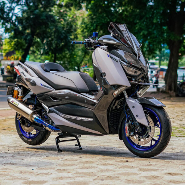 Second image of AKRAPOVIC Titanium Yamaha XMAX250 Full System